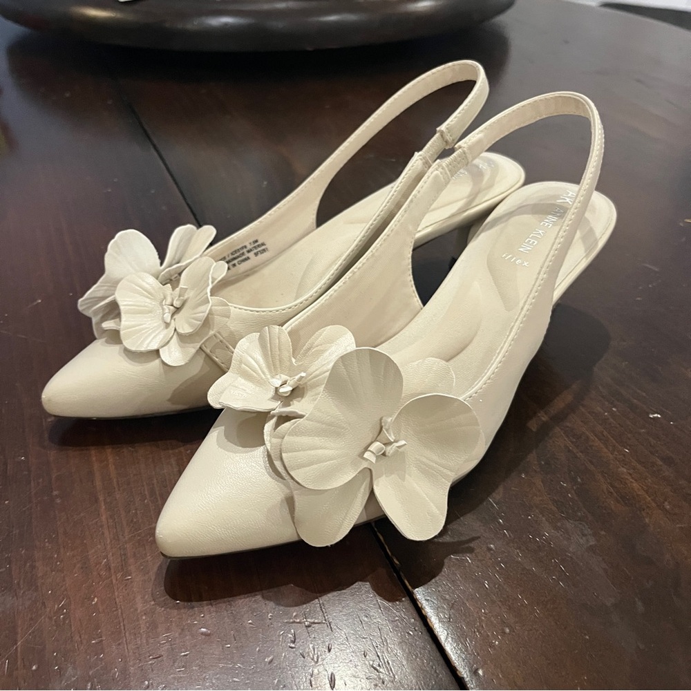 Chic Cream Slingback Heels with Floral Accent